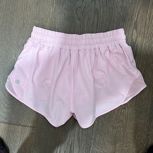 Lululemon hotty hot shorts 2.5” light pink size 4